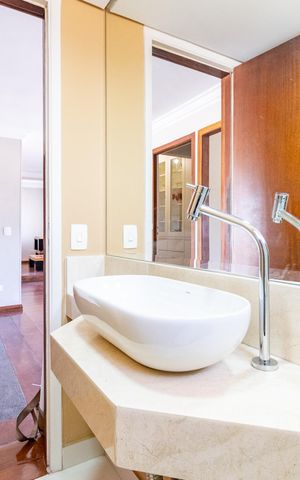 Apartamento à venda com 209m², 3 quartos e 3 vagas Apartamento à venda com 209m², 3 quartos e 3 vagasLavabo