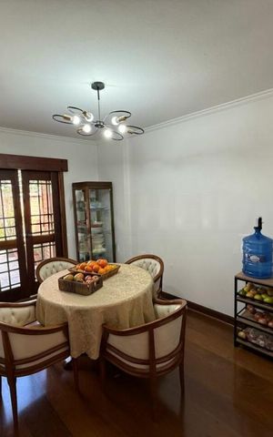 Casa à venda com 375m², 4 quartos e 6 vagas