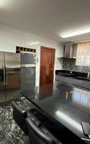 Casa à venda com 375m², 4 quartos e 6 vagas