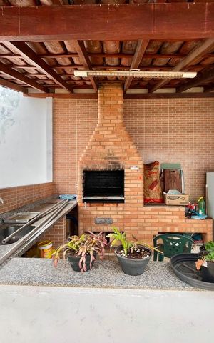 Casa à venda com 217m², 4 quartos e 5 vagasQuintal