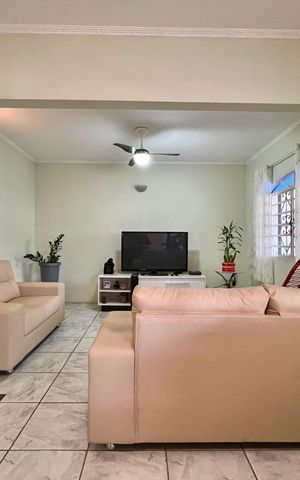Casa à venda com 217m², 4 quartos e 5 vagasSala