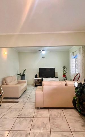 Casa à venda com 217m², 4 quartos e 5 vagasSala