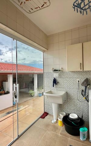 Casa à venda com 217m², 4 quartos e 5 vagasÁrea de Serviço