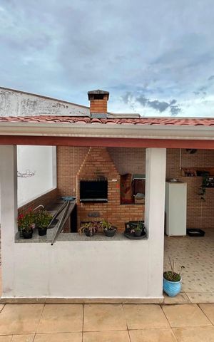 Casa à venda com 217m², 4 quartos e 5 vagasQuintal  