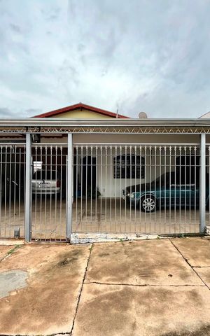 Casa à venda com 217m², 4 quartos e 5 vagasFachada da casa