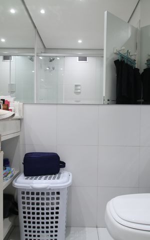 Apartamento à venda com 97m², 2 quartos e 2 vagasBanheiro da Suíte