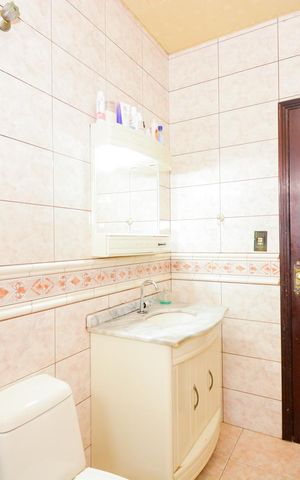 Casa à venda com 194m², 3 quartos e 2 vagasBanheiro Social