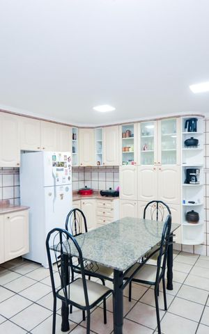 Casa à venda com 194m², 3 quartos e 2 vagasCozinha
