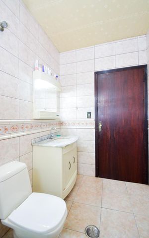 Casa à venda com 194m², 3 quartos e 2 vagasBanheiro Social