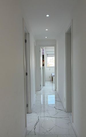 Apartamento à venda com 119m², 3 quartos e 2 vagas Apartamento à venda com 119m², 3 quartos e 2 vagasCorredor