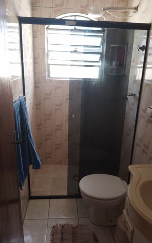 Casa para alugar com 137m², 2 quartos e 2 vagasBanheiro