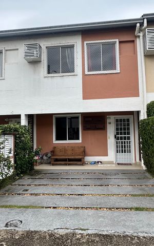 Casa de condomínio à venda com 85m², 3 quartos e 2 vagas Casa de condomínio à venda com 85m², 3 quartos e 2 vagasFachada