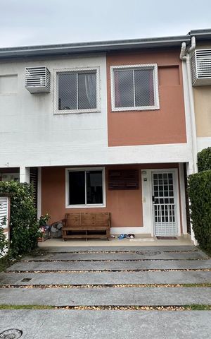Casa de condomínio à venda com 85m², 3 quartos e 2 vagas Casa de condomínio à venda com 85m², 3 quartos e 2 vagasFachada
