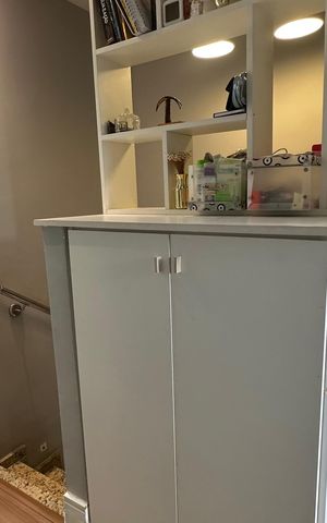 Casa de condomínio à venda com 85m², 3 quartos e 2 vagas Casa de condomínio à venda com 85m², 3 quartos e 2 vagasEscada