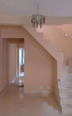 Casa à venda com 119m², 3 quartos e 2 vagas Casa à venda com 119m², 3 quartos e 2 vagasSala