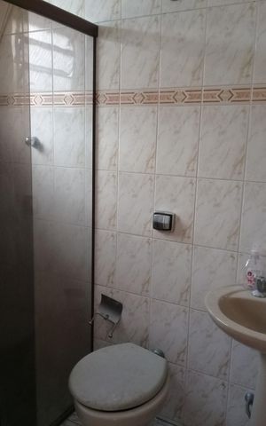 Casa à venda com 119m², 3 quartos e 2 vagas Casa à venda com 119m², 3 quartos e 2 vagasBanheiro