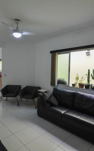 Casa à venda com 180m², 5 quartos e 2 vagas Casa à venda com 180m², 5 quartos e 2 vagasSALA
