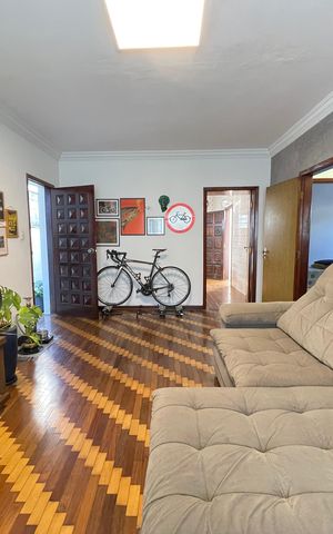 Casa à venda com 250m², 4 quartos e 3 vagas Casa à venda com 250m², 4 quartos e 3 vagasSala