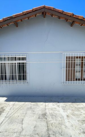 Casa à venda com 250m², 4 quartos e 3 vagas Casa à venda com 250m², 4 quartos e 3 vagasVista