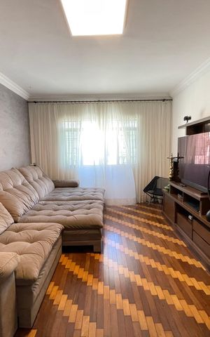 Casa à venda com 250m², 4 quartos e 3 vagas Casa à venda com 250m², 4 quartos e 3 vagasSala