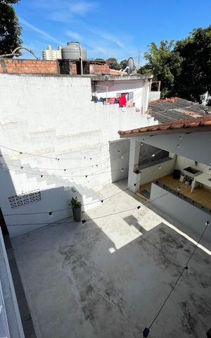 Casa à venda com 250m², 4 quartos e 3 vagas Casa à venda com 250m², 4 quartos e 3 vagasVista