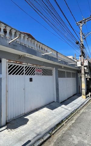 Casa à venda com 250m², 4 quartos e 3 vagas Casa à venda com 250m², 4 quartos e 3 vagasFachada