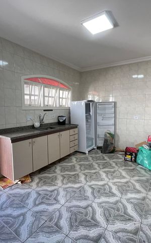 Casa à venda com 250m², 4 quartos e 3 vagas Casa à venda com 250m², 4 quartos e 3 vagasCozinha - edícula