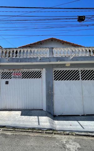 Casa à venda com 250m², 4 quartos e 3 vagas Casa à venda com 250m², 4 quartos e 3 vagasFachada