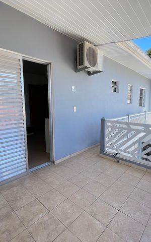 Casa à venda com 250m², 4 quartos e 3 vagas Casa à venda com 250m², 4 quartos e 3 vagasVaranda
