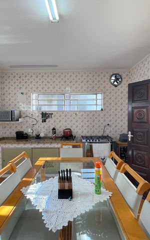 Casa à venda com 250m², 4 quartos e 3 vagas Casa à venda com 250m², 4 quartos e 3 vagasCozinha