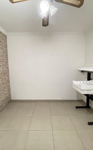 Casa à venda com 250m², 4 quartos e 3 vagas Casa à venda com 250m², 4 quartos e 3 vagasSala - edícula