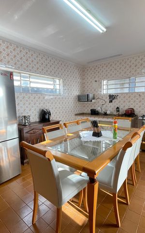Casa à venda com 250m², 4 quartos e 3 vagas Casa à venda com 250m², 4 quartos e 3 vagasCozinha