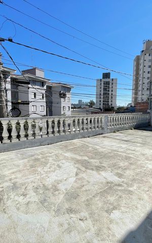 Casa à venda com 250m², 4 quartos e 3 vagas Casa à venda com 250m², 4 quartos e 3 vagasVaranda