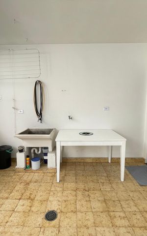 Casa à venda com 250m², 4 quartos e 3 vagas Casa à venda com 250m², 4 quartos e 3 vagasÁrea de Serviço