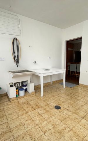 Casa à venda com 250m², 4 quartos e 3 vagas Casa à venda com 250m², 4 quartos e 3 vagasÁrea de Serviço