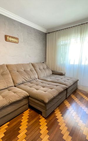 Casa à venda com 250m², 4 quartos e 3 vagas Casa à venda com 250m², 4 quartos e 3 vagasSala