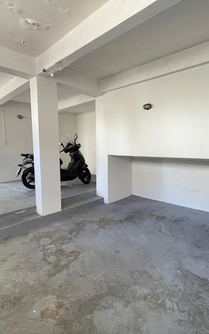 Casa à venda com 250m², 4 quartos e 3 vagas Casa à venda com 250m², 4 quartos e 3 vagasGaragem