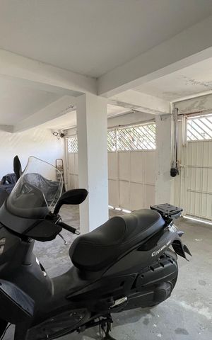 Casa à venda com 250m², 4 quartos e 3 vagas Casa à venda com 250m², 4 quartos e 3 vagasGaragem