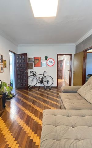Casa à venda com 250m², 4 quartos e 3 vagas Casa à venda com 250m², 4 quartos e 3 vagasSala