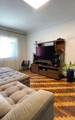 Casa à venda com 250m², 4 quartos e 3 vagas Casa à venda com 250m², 4 quartos e 3 vagasSala