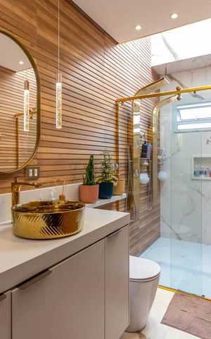 Casa à venda com 560m², 4 quartos e 5 vagas Casa à venda com 560m², 4 quartos e 5 vagasBanheiro da Suíte 1