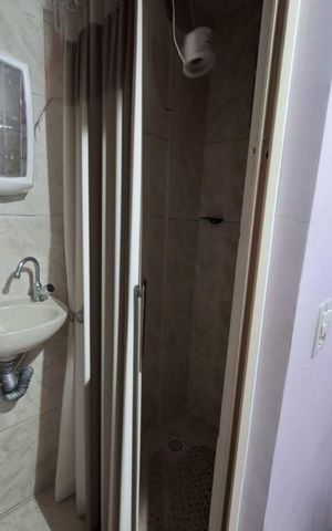 Casa à venda com 80m², 2 quartos e sem vaga Casa à venda com 80m², 2 quartos e sem vagaBanheiro
