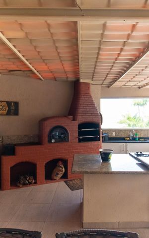 Casa de condomínio à venda com 454m², 4 quartos e 2 vagas Casa de condomínio à venda com 454m², 4 quartos e 2 vagasÁrea externa