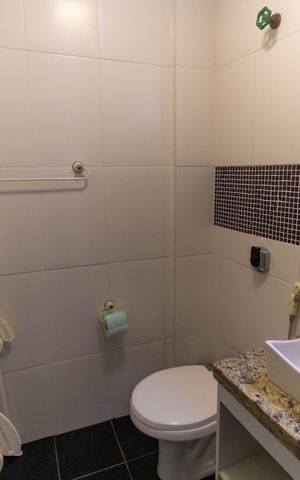 Casa de condomínio à venda com 454m², 4 quartos e 2 vagas Casa de condomínio à venda com 454m², 4 quartos e 2 vagasBanheiro da Suíte 1
