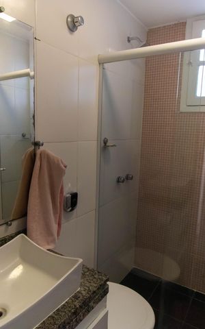 Casa de condomínio à venda com 454m², 4 quartos e 2 vagas Casa de condomínio à venda com 454m², 4 quartos e 2 vagasBanheiro da Suíte 2