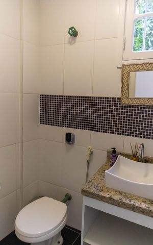 Casa de condomínio à venda com 454m², 4 quartos e 2 vagas Casa de condomínio à venda com 454m², 4 quartos e 2 vagasBanheiro da Suíte 1
