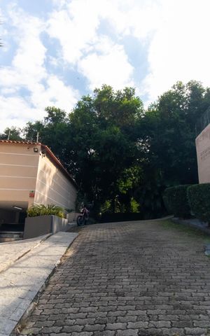 Casa de condomínio à venda com 454m², 4 quartos e 2 vagas Casa de condomínio à venda com 454m², 4 quartos e 2 vagasÁrea externa