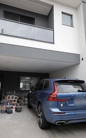Casa à venda com 147m², 3 quartos e 4 vagas Casa à venda com 147m², 3 quartos e 4 vagasGaragem