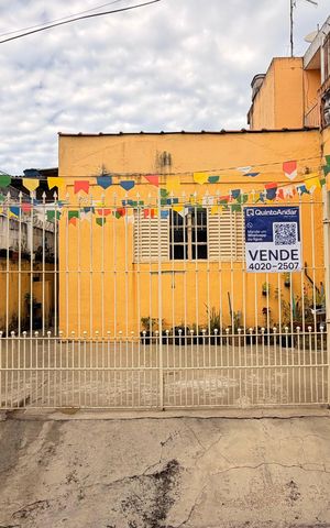 Casa à venda com 122m², 3 quartos e 1 vaga Casa à venda com 122m², 3 quartos e 1 vagaFachada