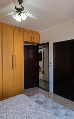 Casa à venda com 552m², 4 quartos e 6 vagas Casa à venda com 552m², 4 quartos e 6 vagasSuíte